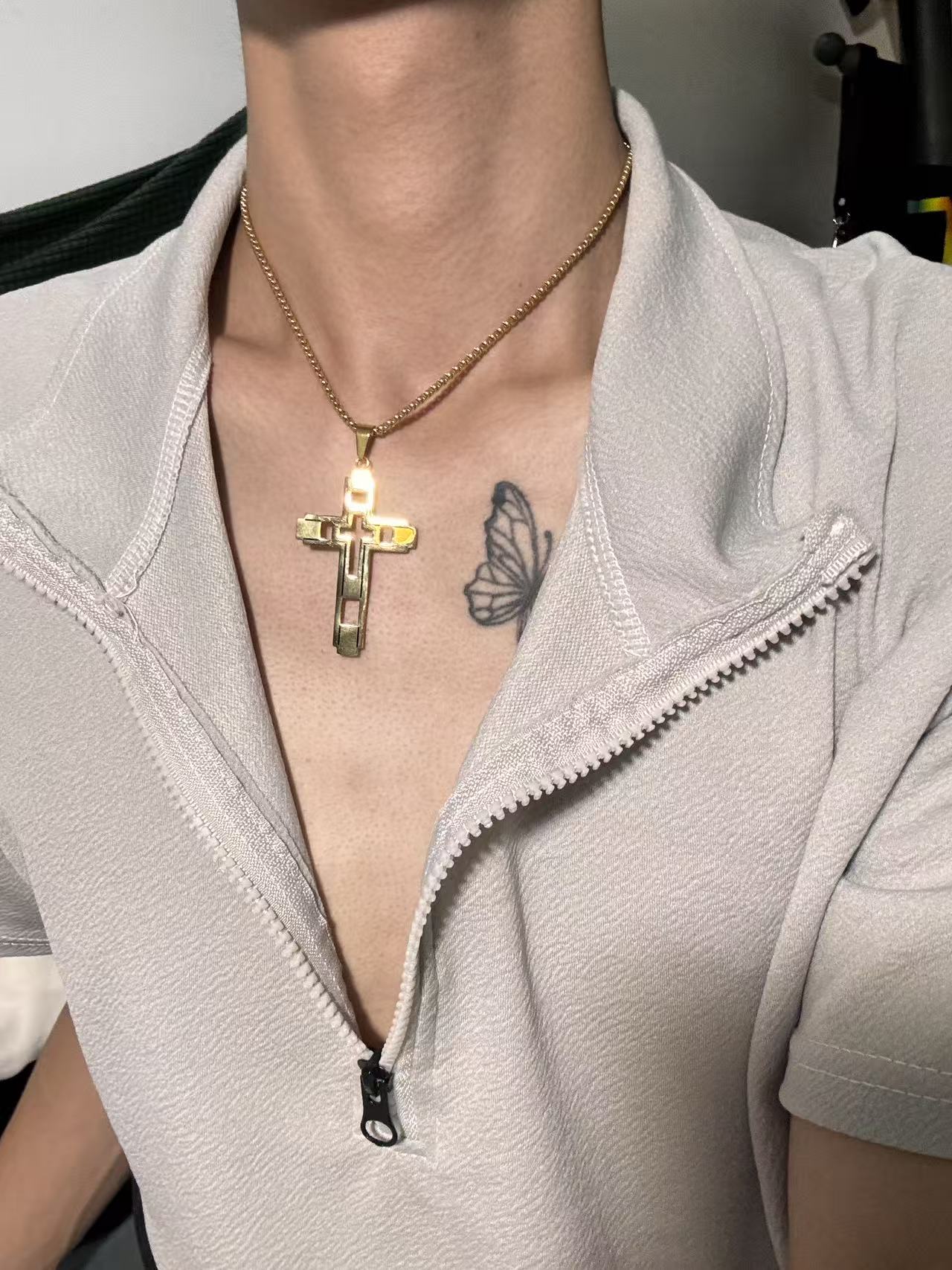 赛博款金色十字架吊坠