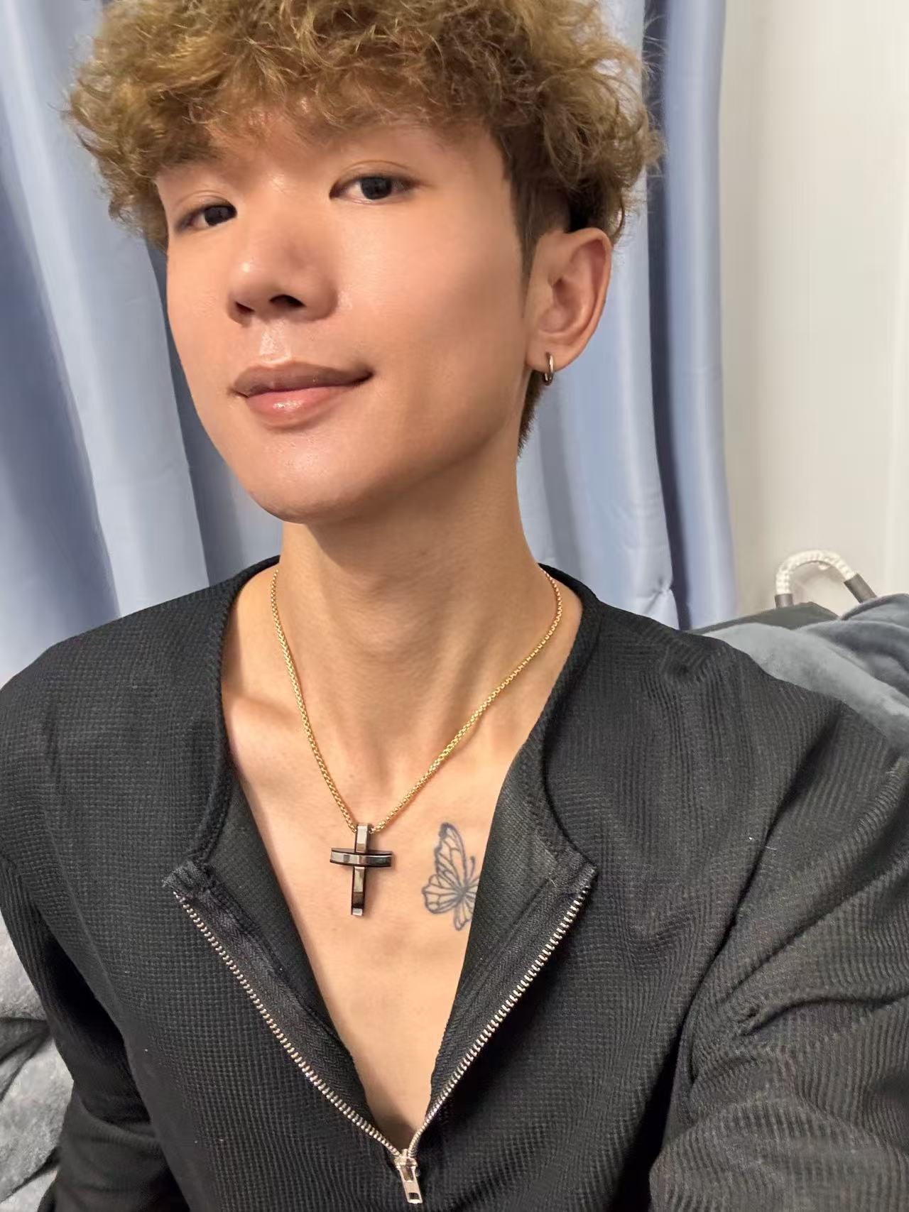 简约白色纹理十字架吊坠