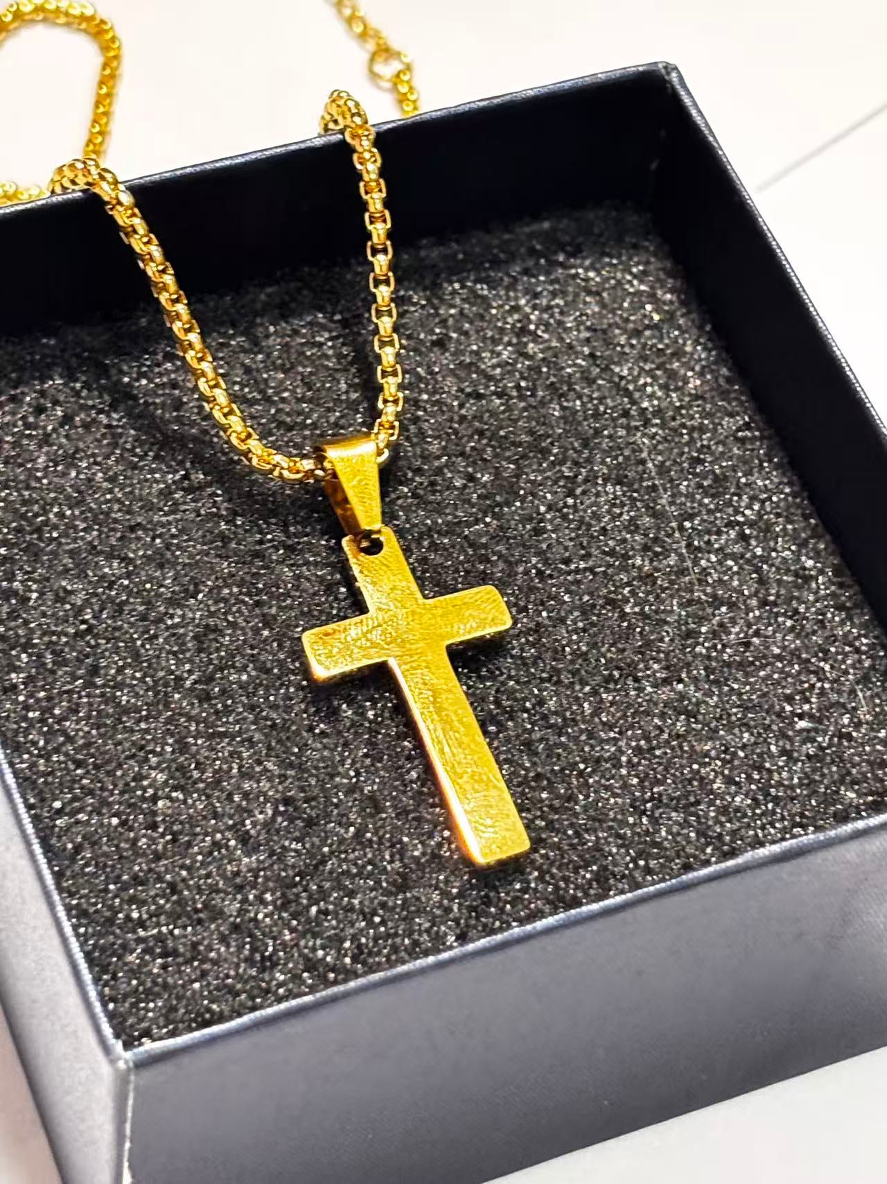 纯金色十字架