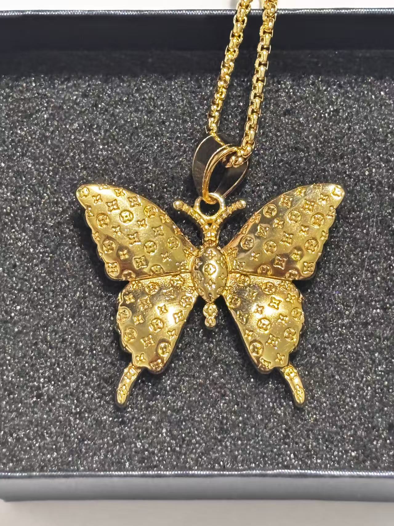 金色蝴蝶吊坠