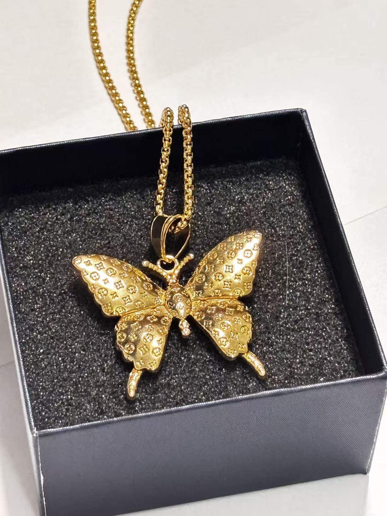 金色蝴蝶吊坠