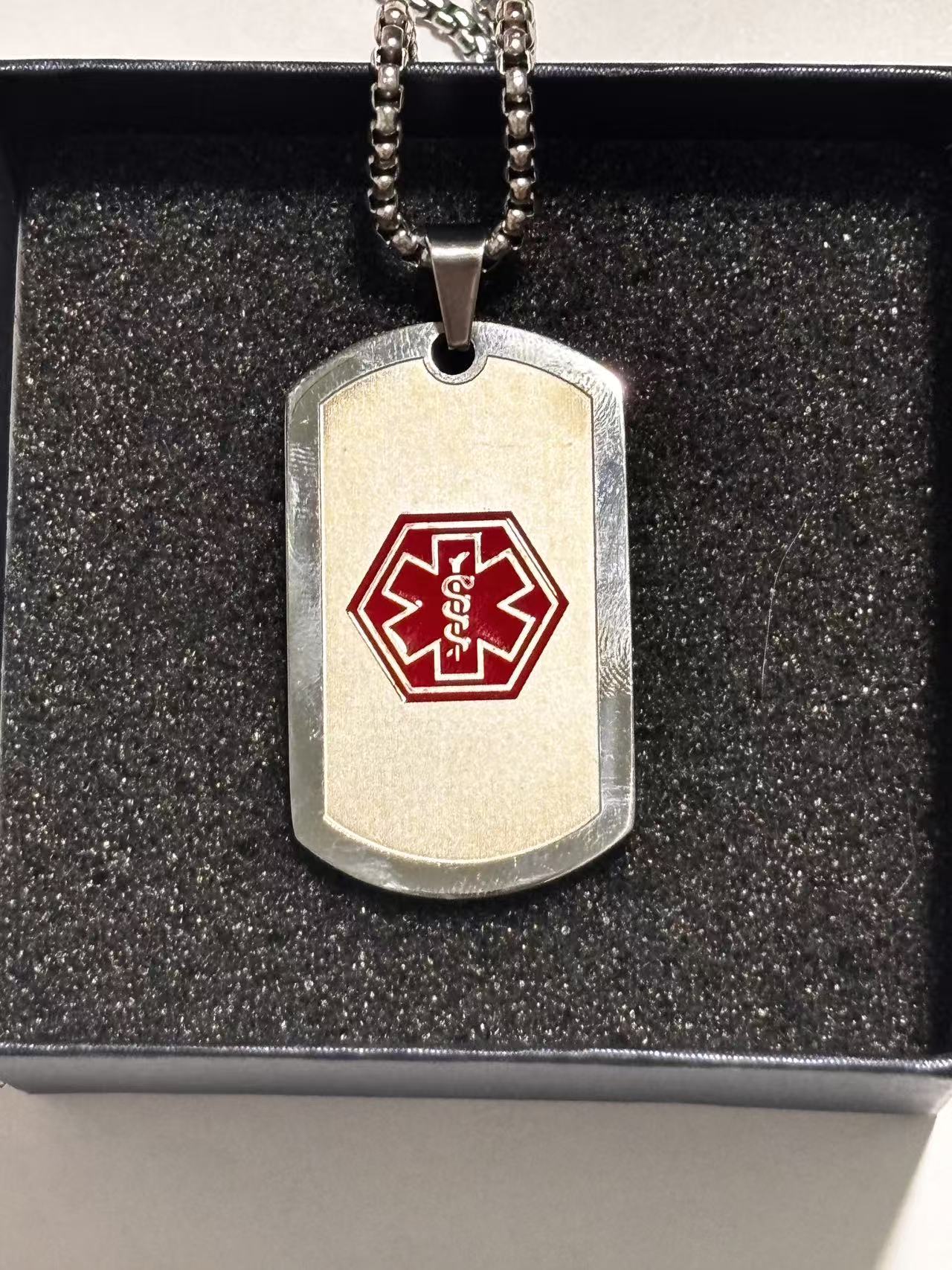 丁蛇骨吊牌