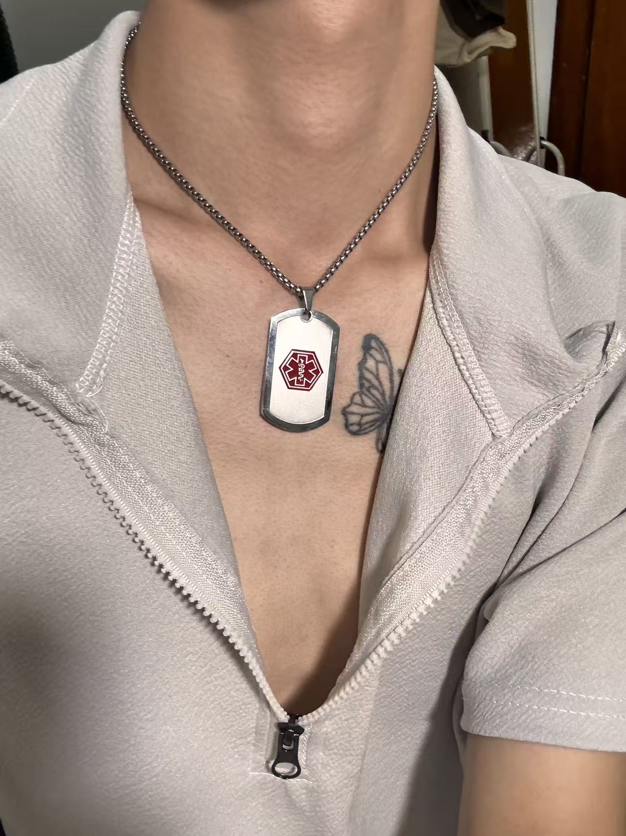 丁蛇骨吊牌