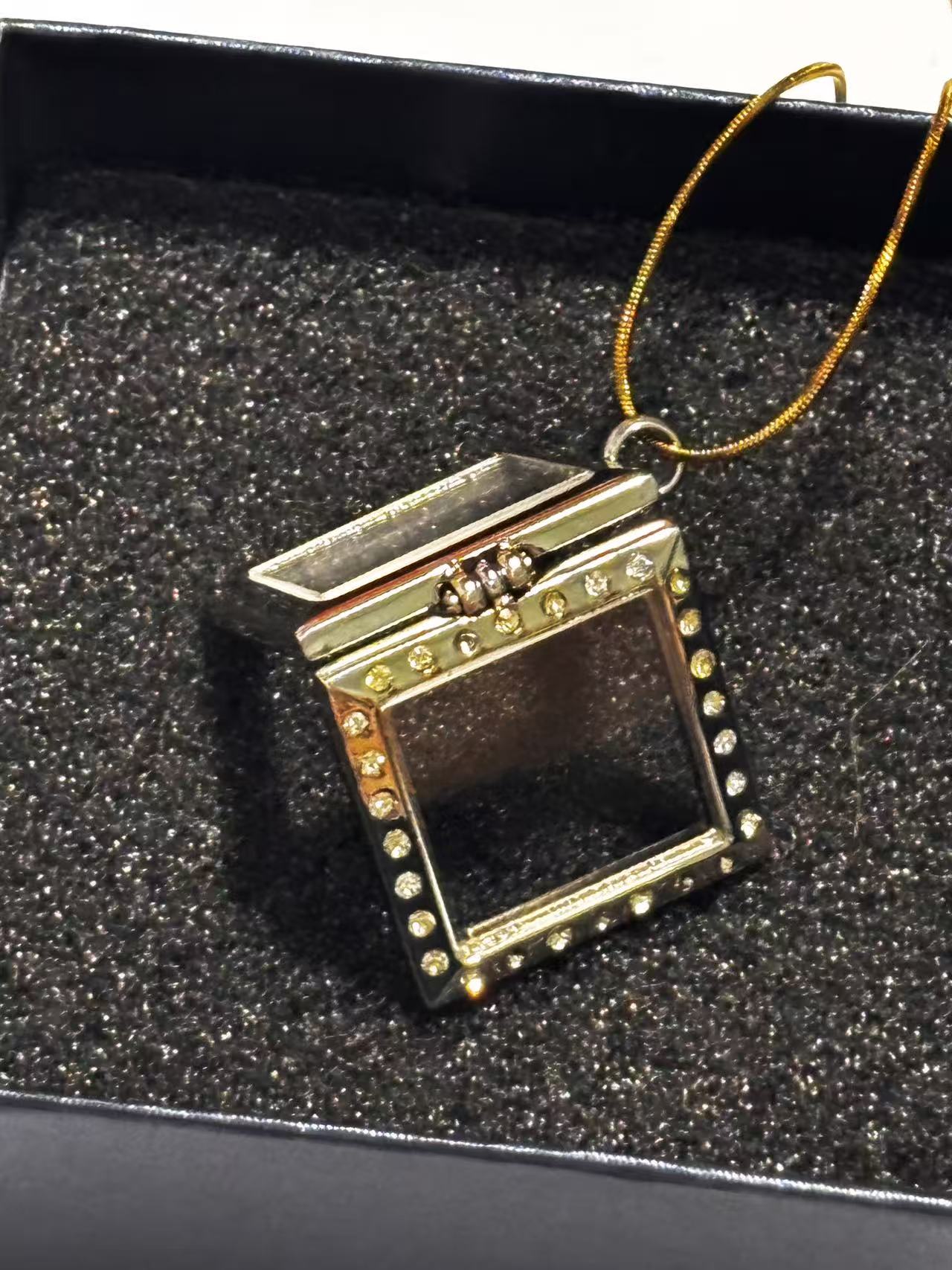 功能开合透明方框吊坠