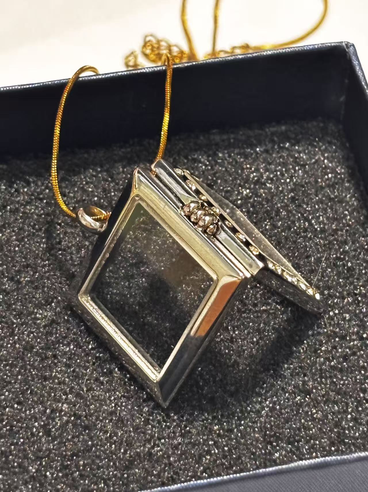 功能开合透明方框吊坠