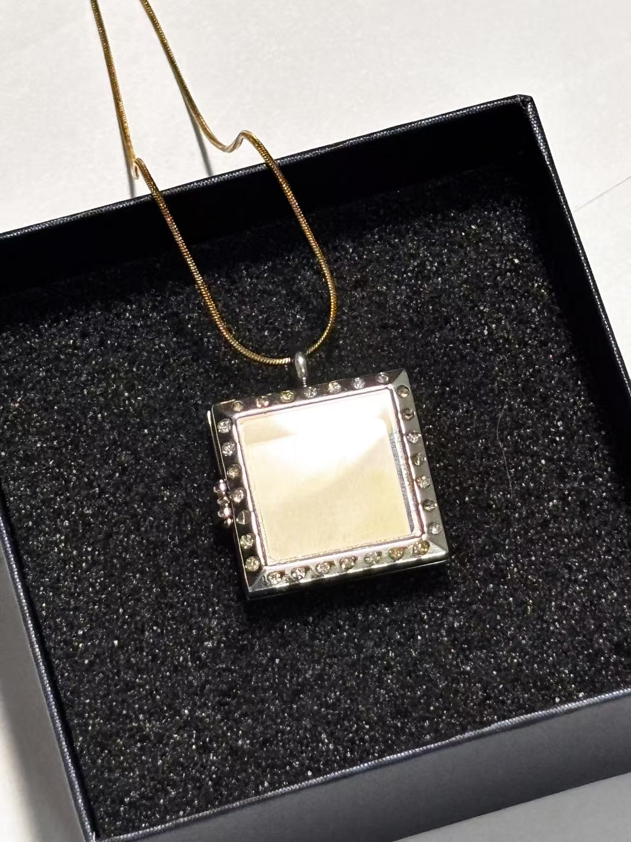 功能开合透明方框吊坠