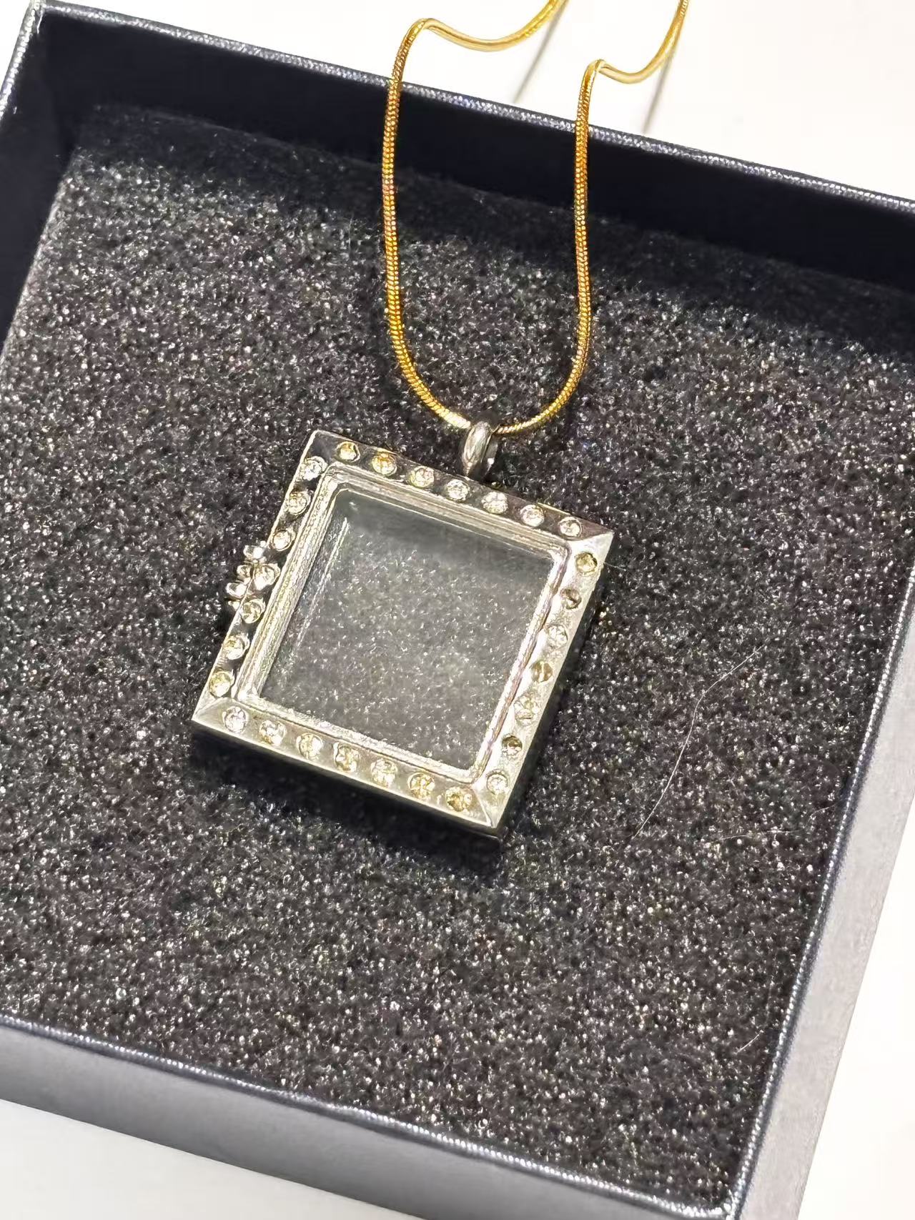 功能开合透明方框吊坠