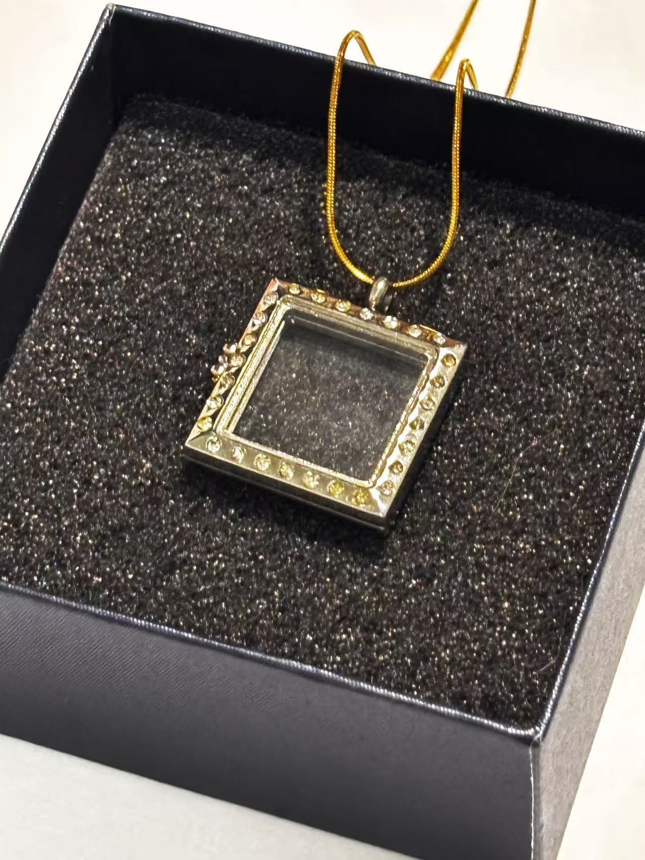 功能开合透明方框吊坠