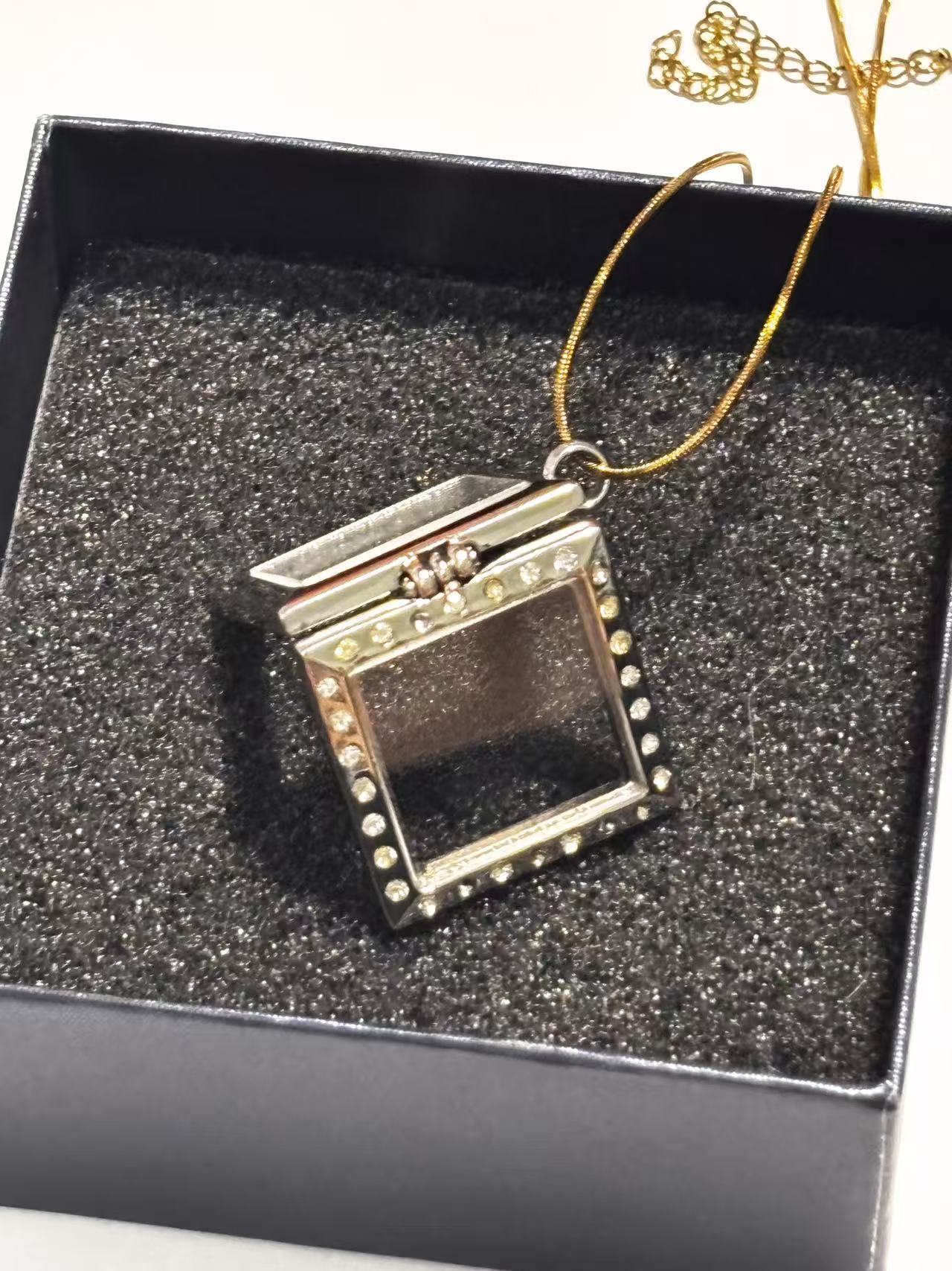 功能开合透明方框吊坠