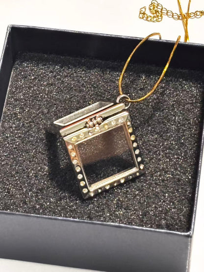 功能开合透明方框吊坠