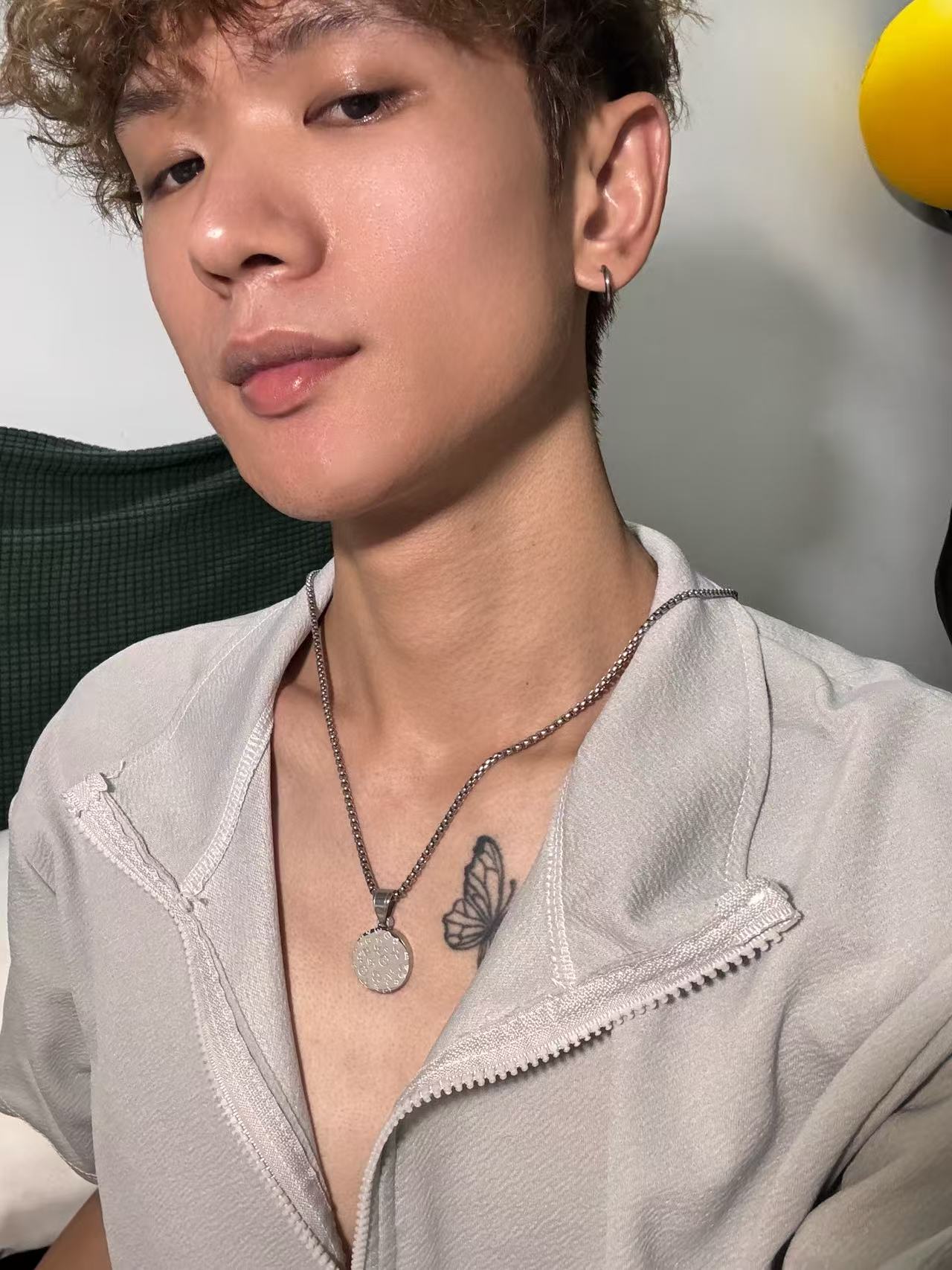 花压圆形吊坠