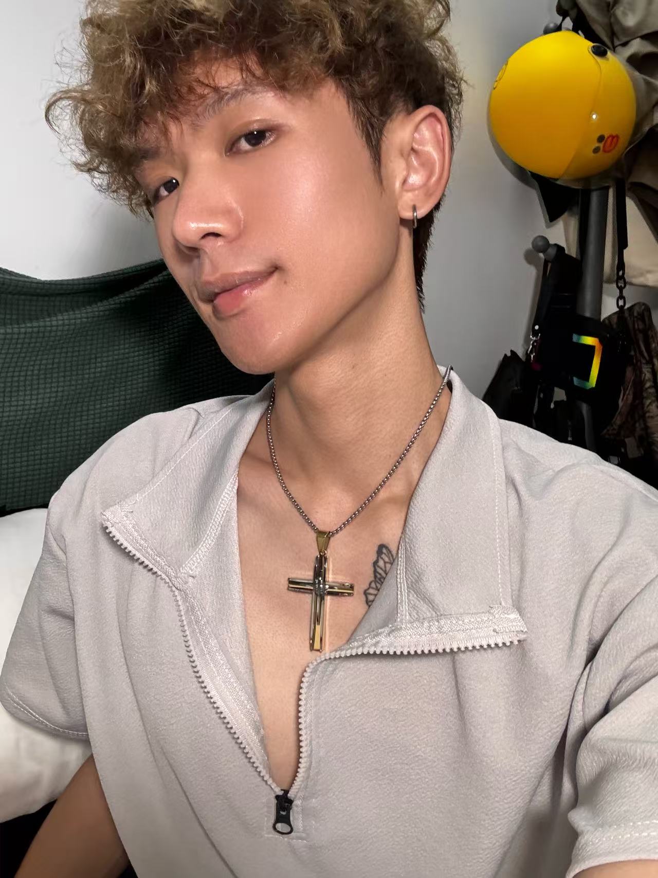 双拼色高端十字架吊坠