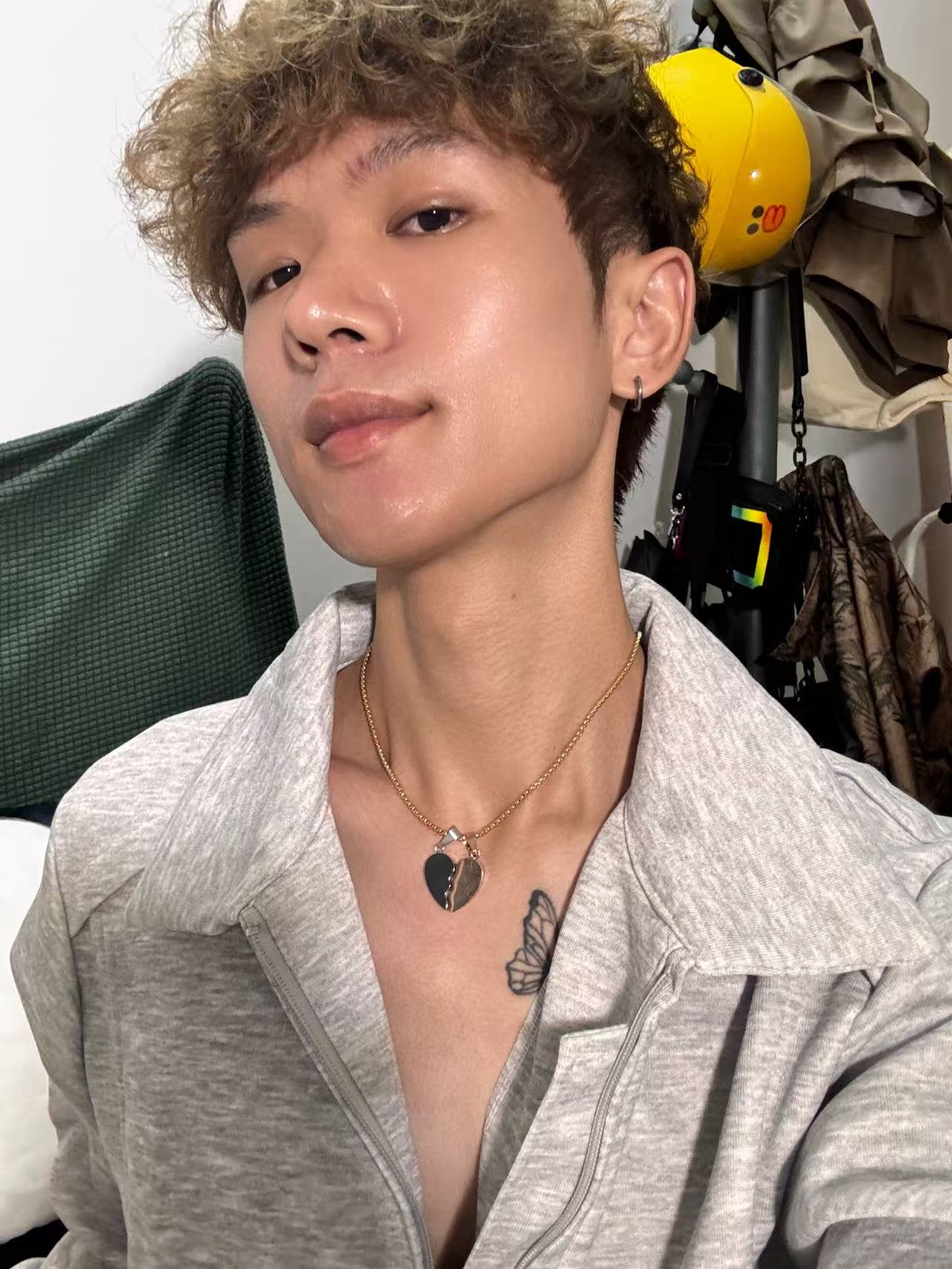 双拼色爱心情侣款吊坠