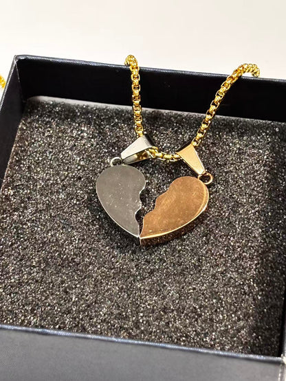 双拼色爱心情侣款吊坠