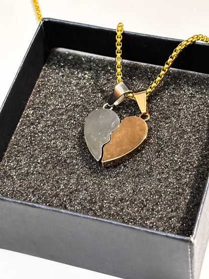 双拼色爱心情侣款吊坠