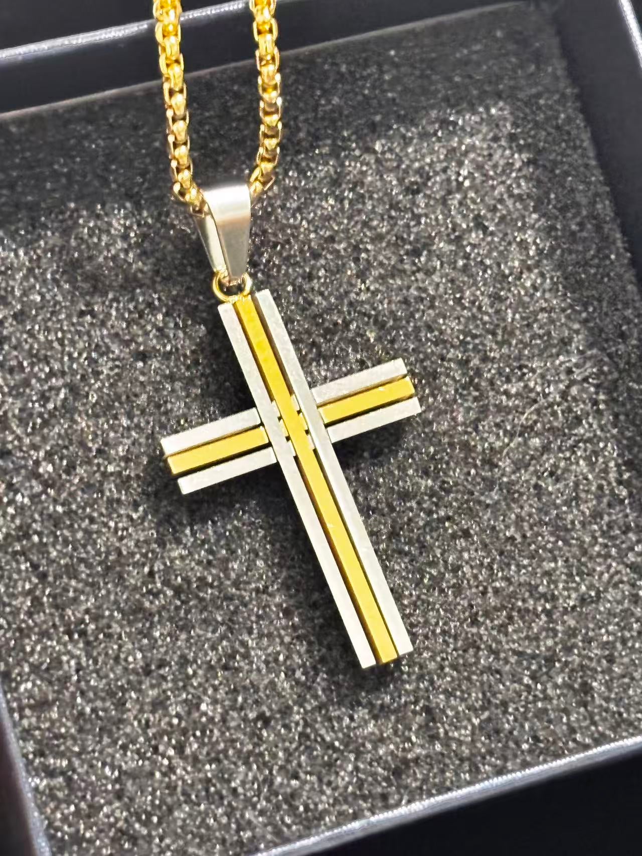 三路间金十字架吊坠