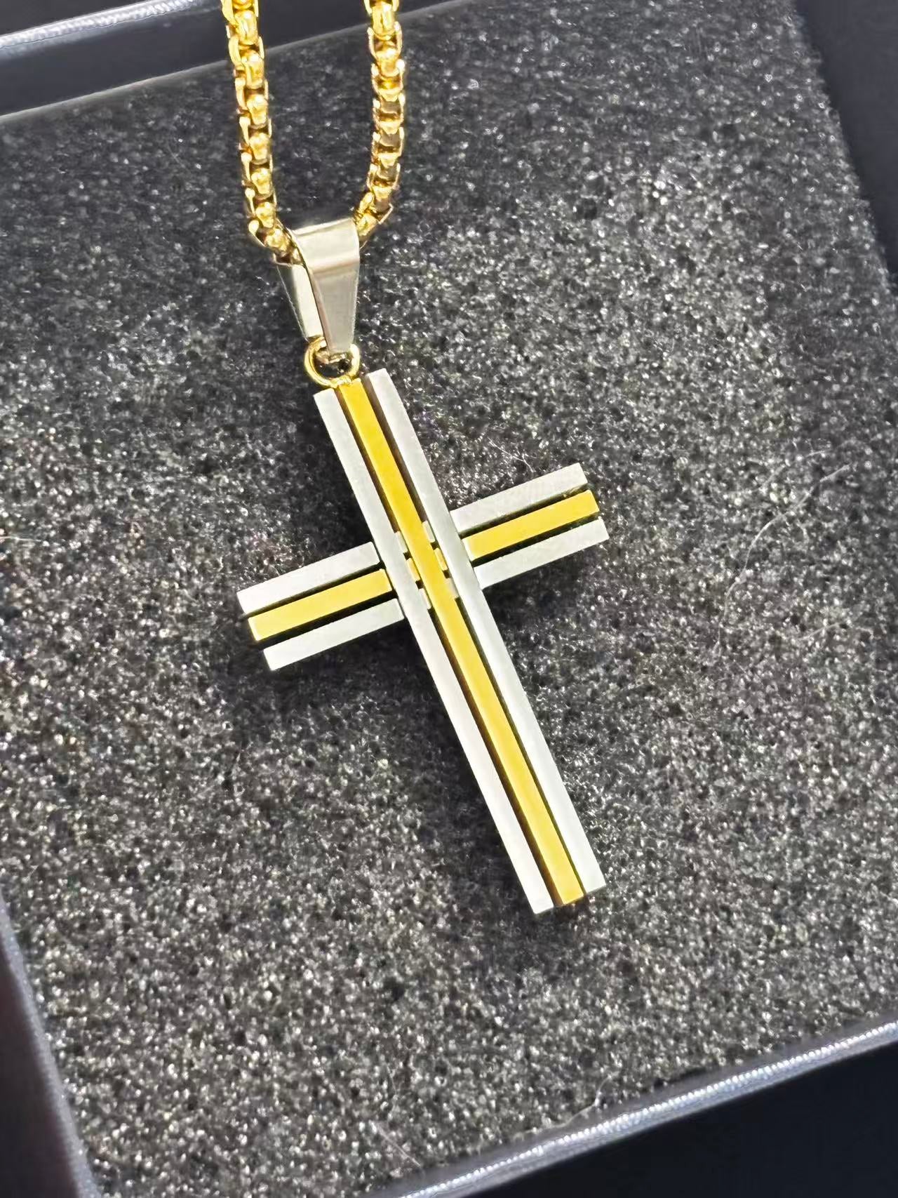 三路间金十字架吊坠