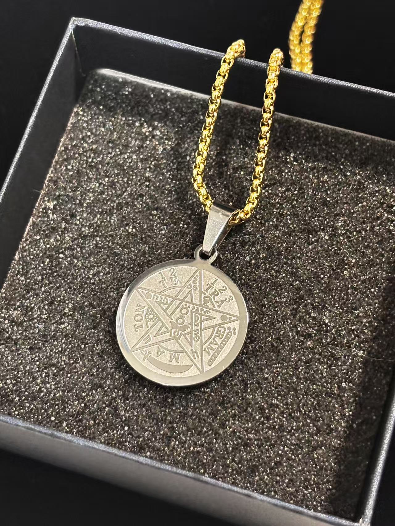 古罗马腐蚀钢色吊坠