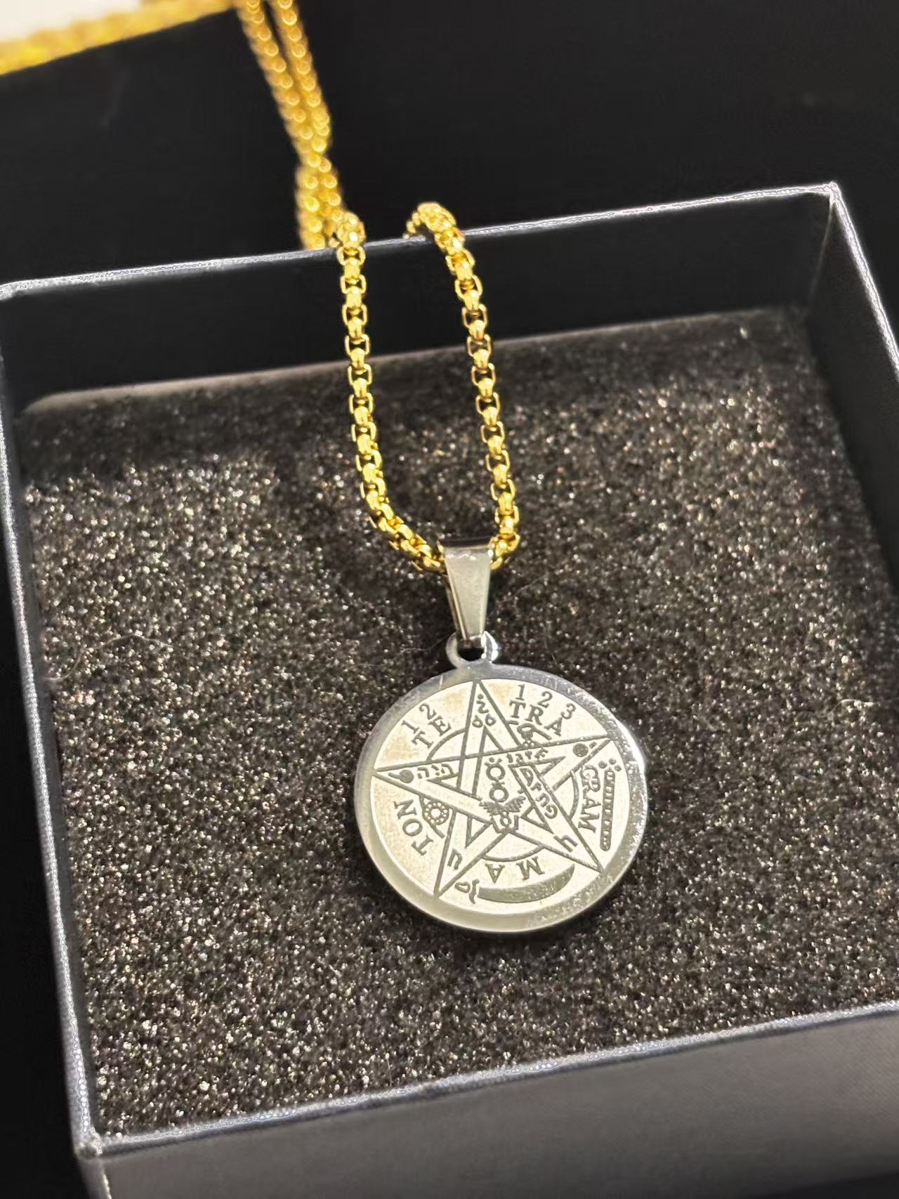 古罗马腐蚀钢色吊坠