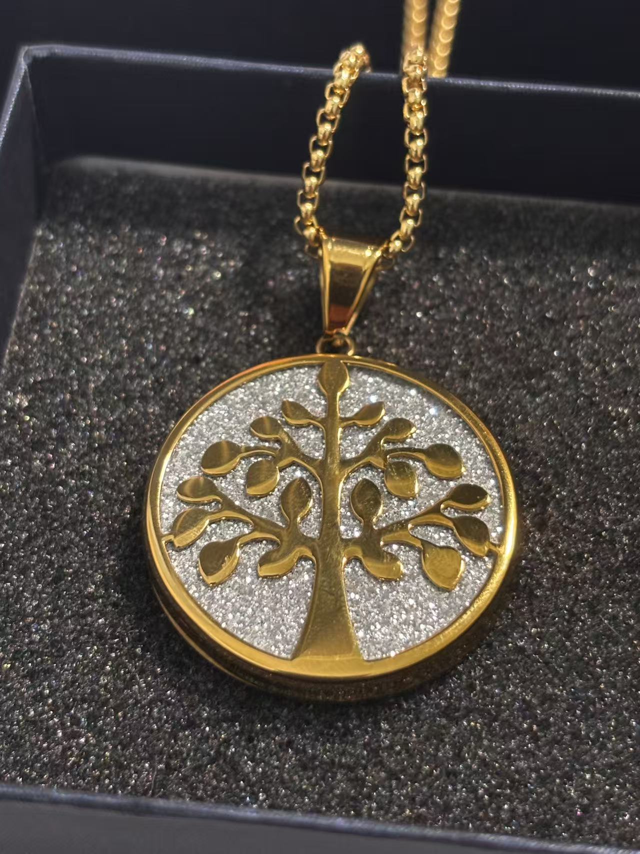 世界树金色圆形吊坠