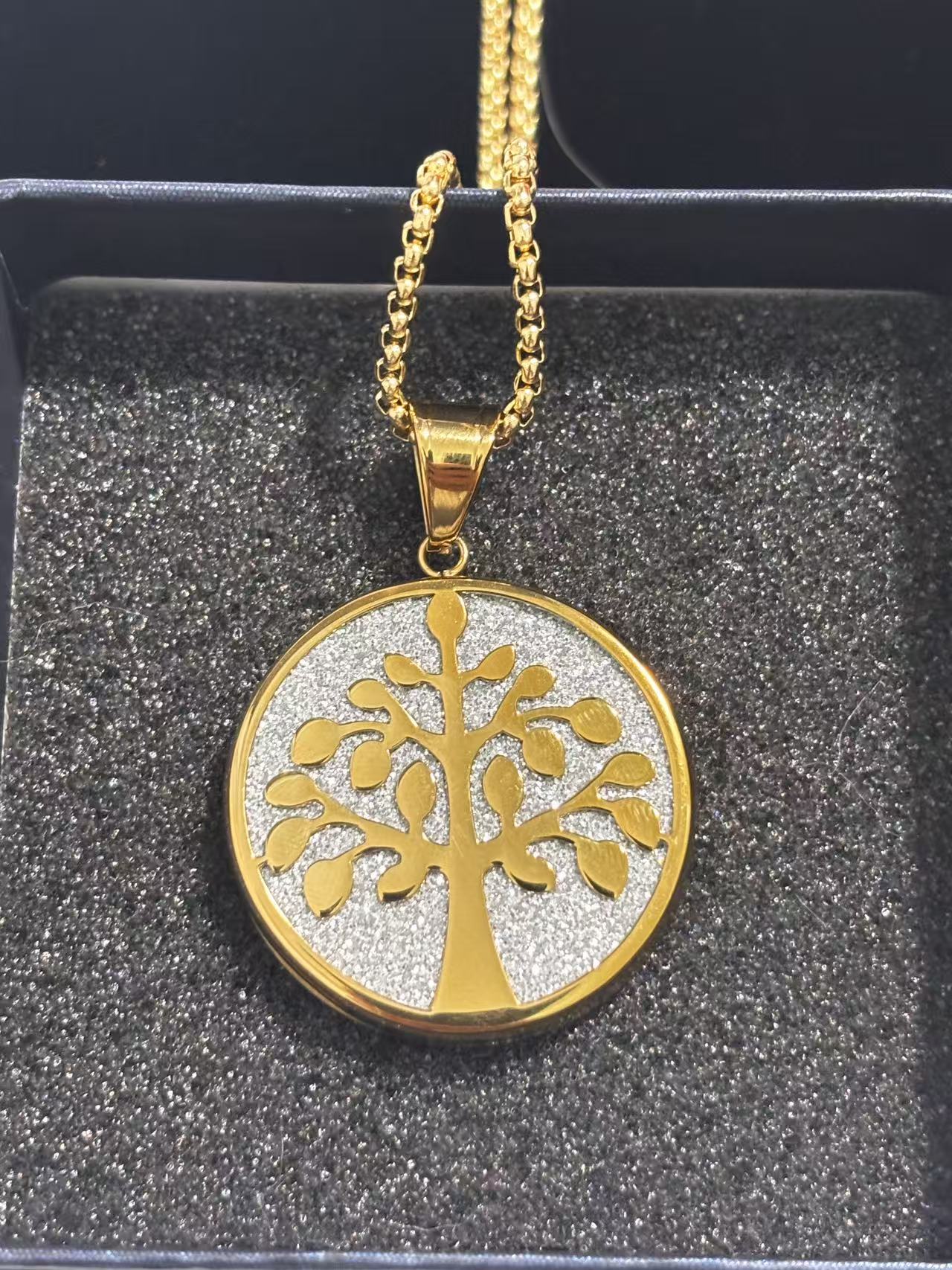 世界树金色圆形吊坠
