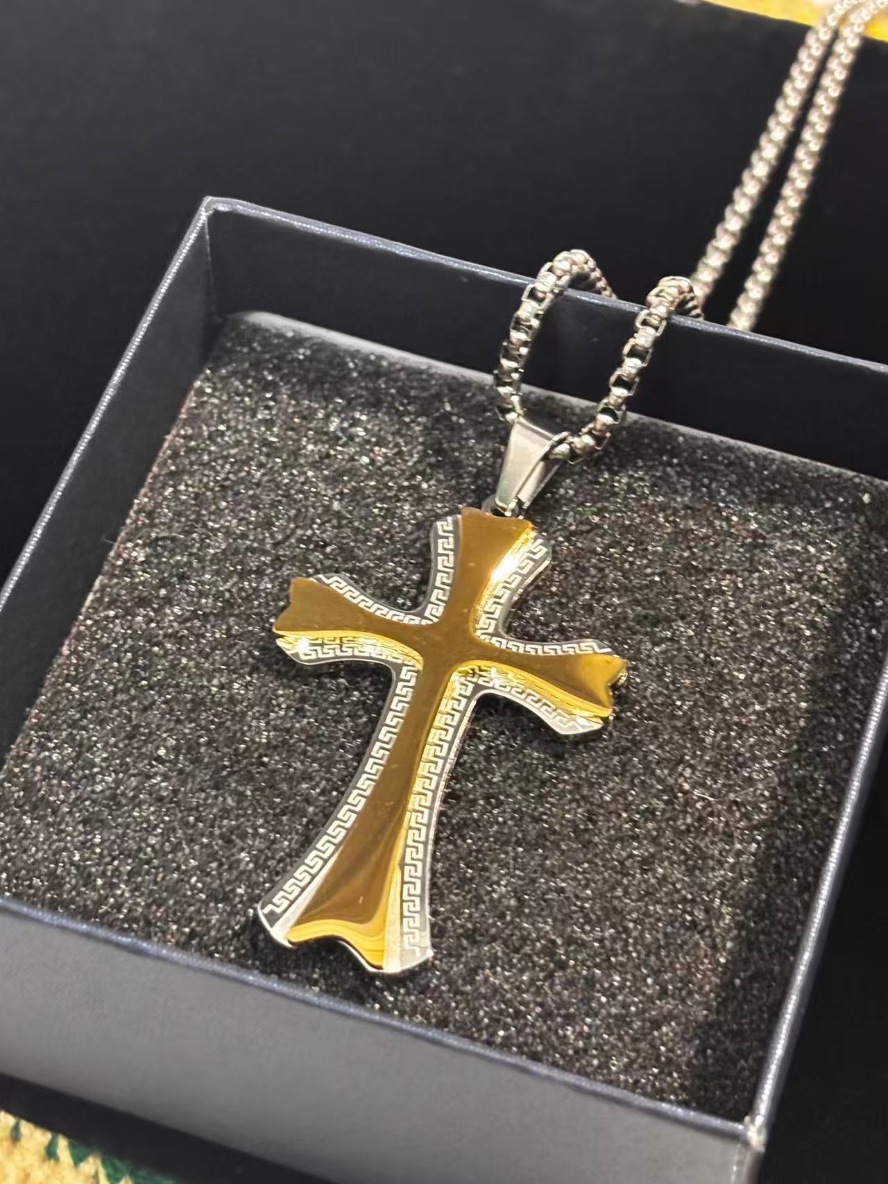 四叶草边形十字架吊坠