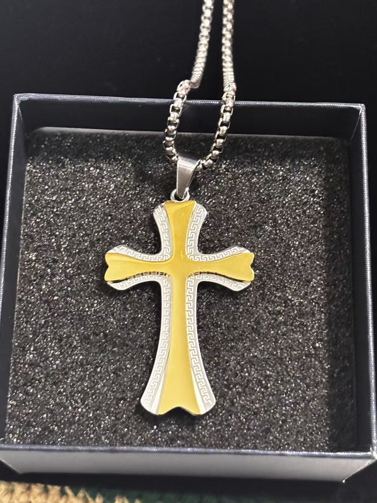 四叶草边形十字架吊坠