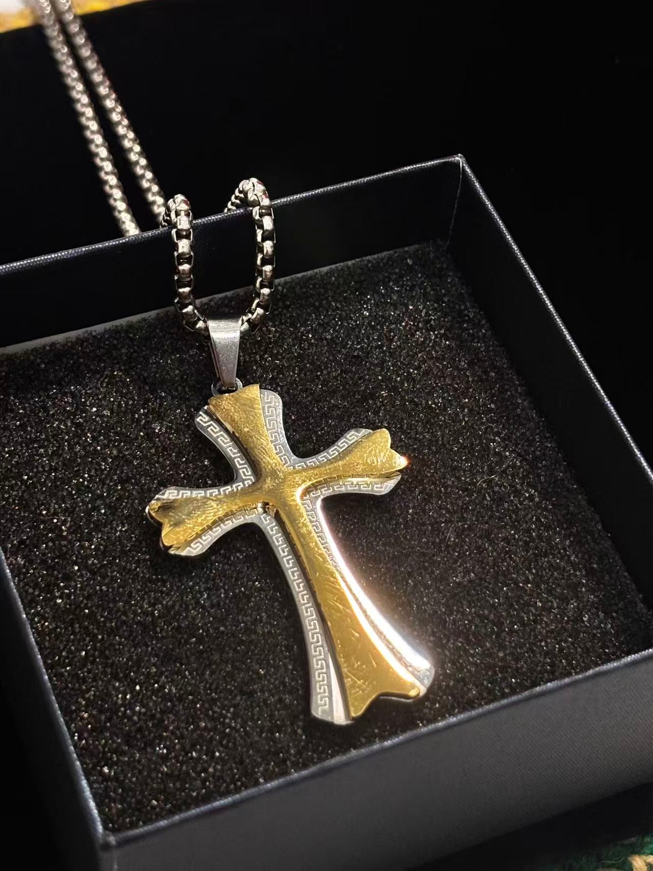 四叶草边形十字架吊坠