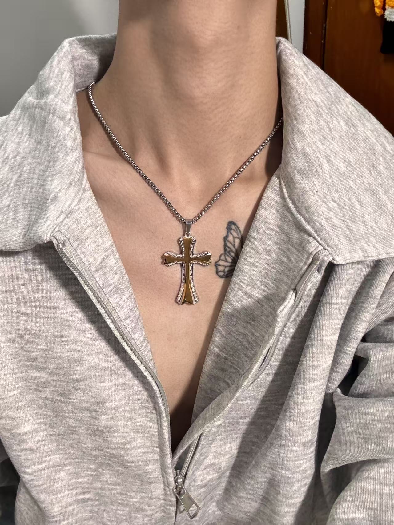 四叶草边形十字架吊坠