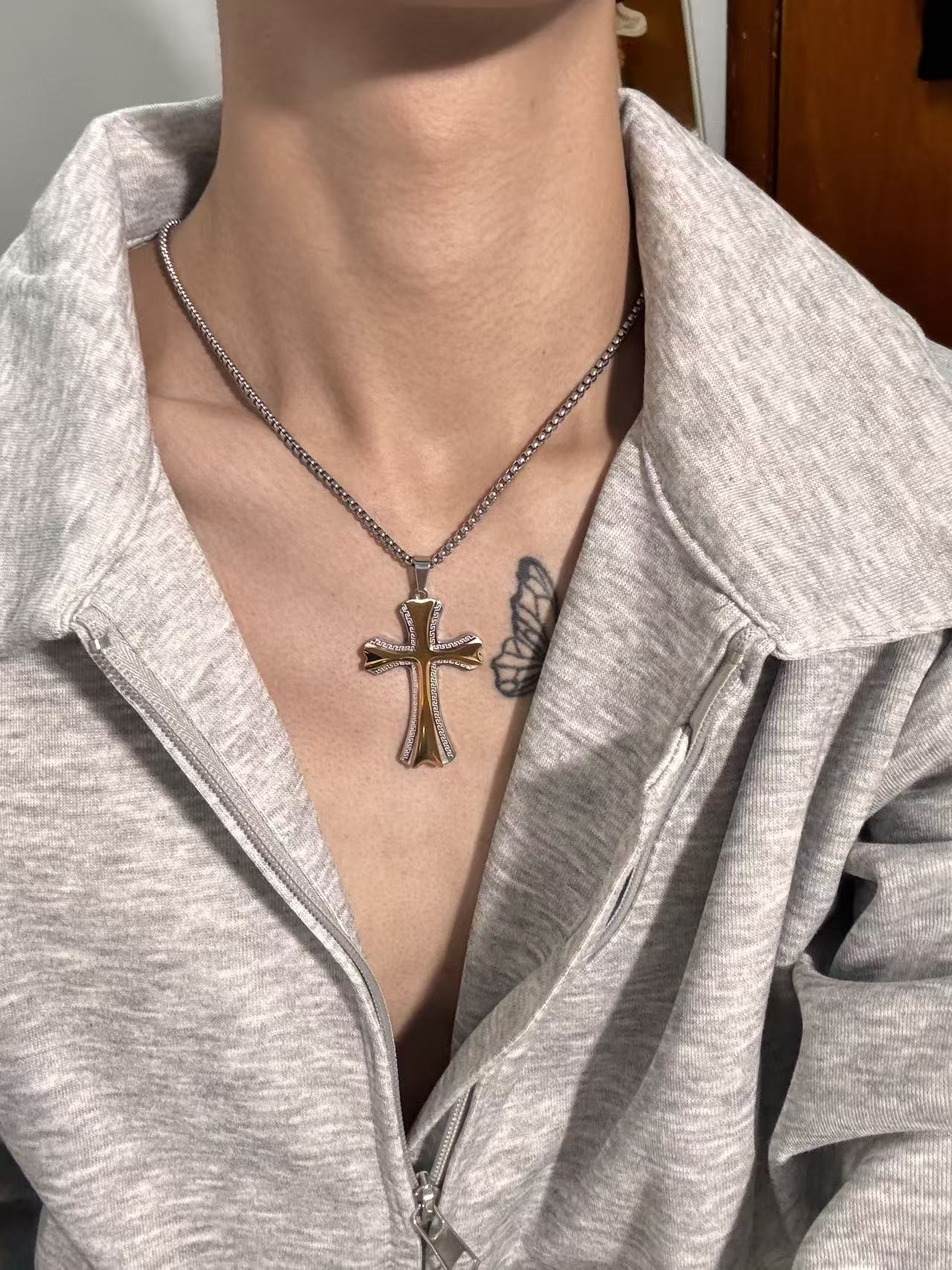 四叶草边形十字架吊坠