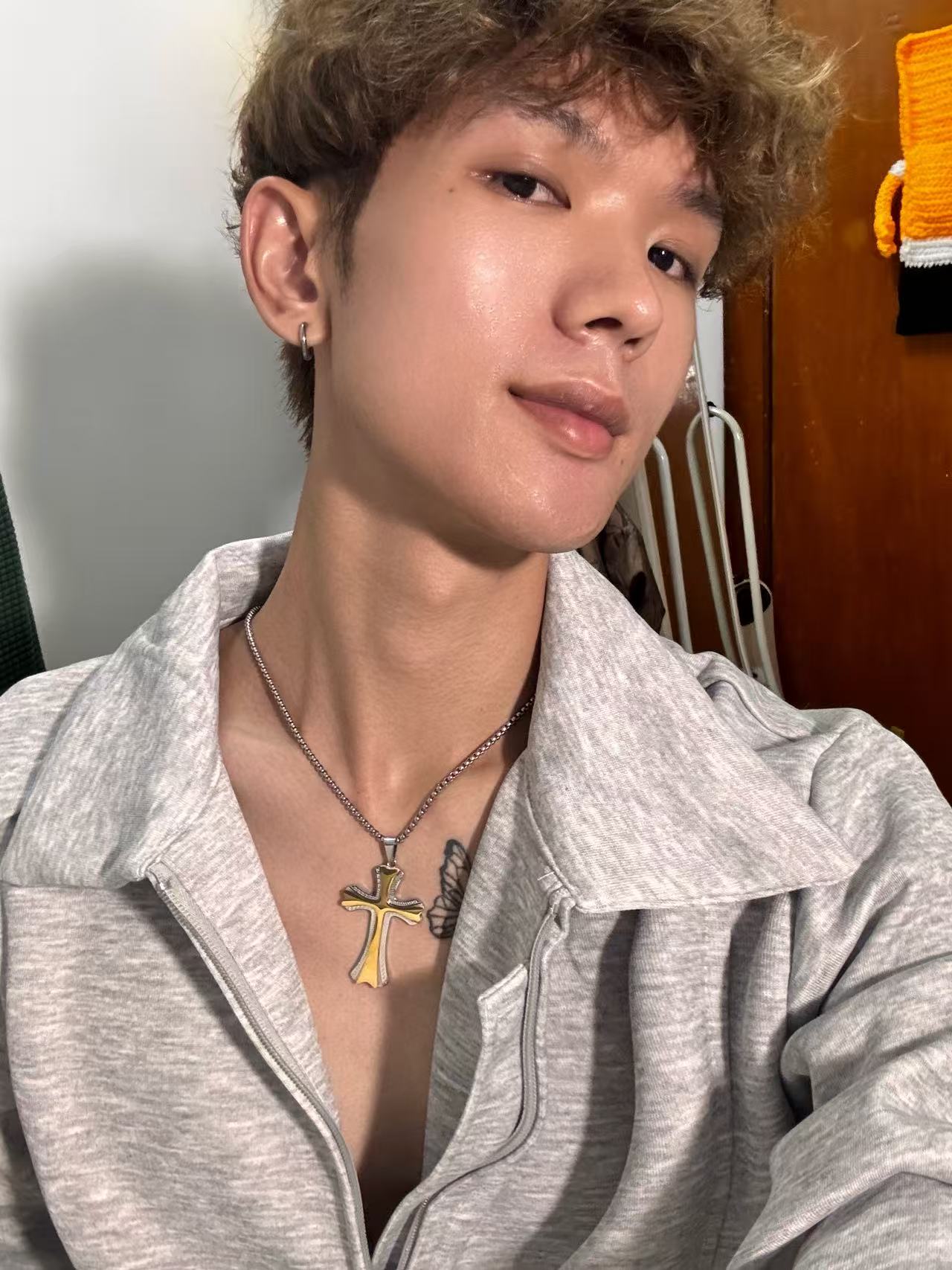 四叶草边形十字架吊坠