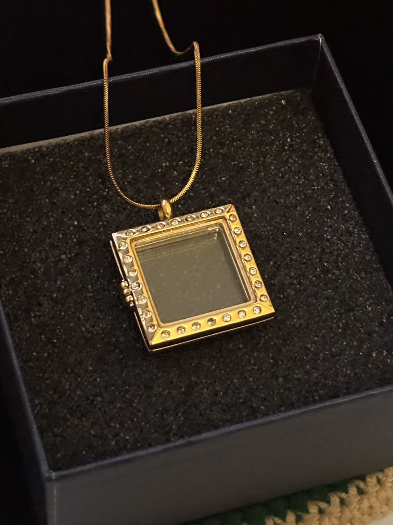 功能开合透明方框吊坠