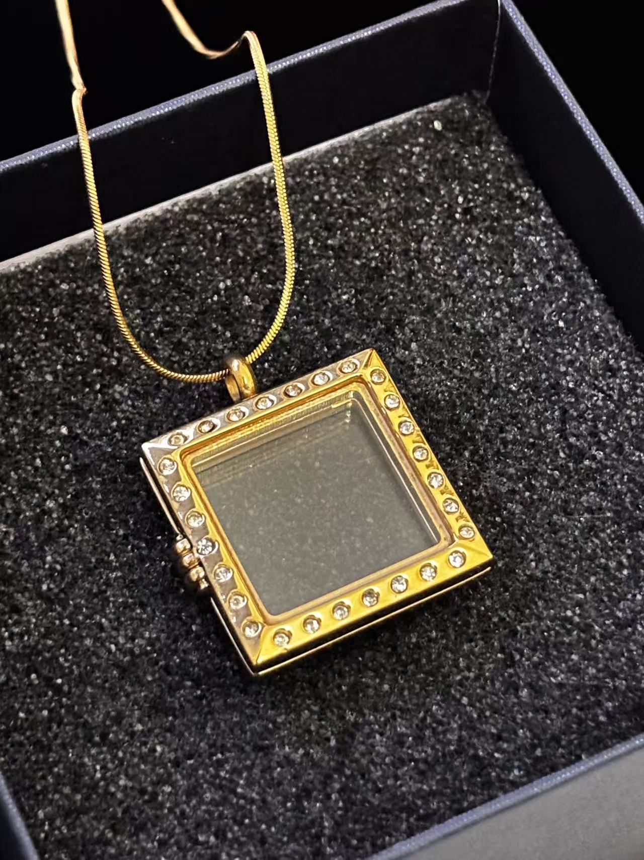 功能开合透明方框吊坠