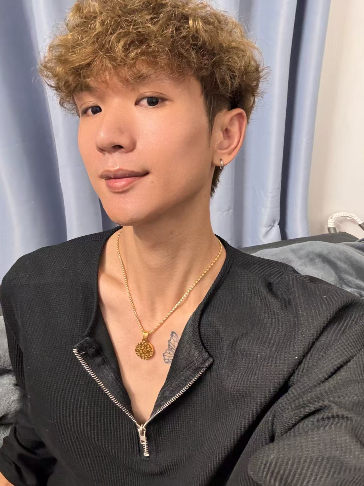 花压圆形吊坠