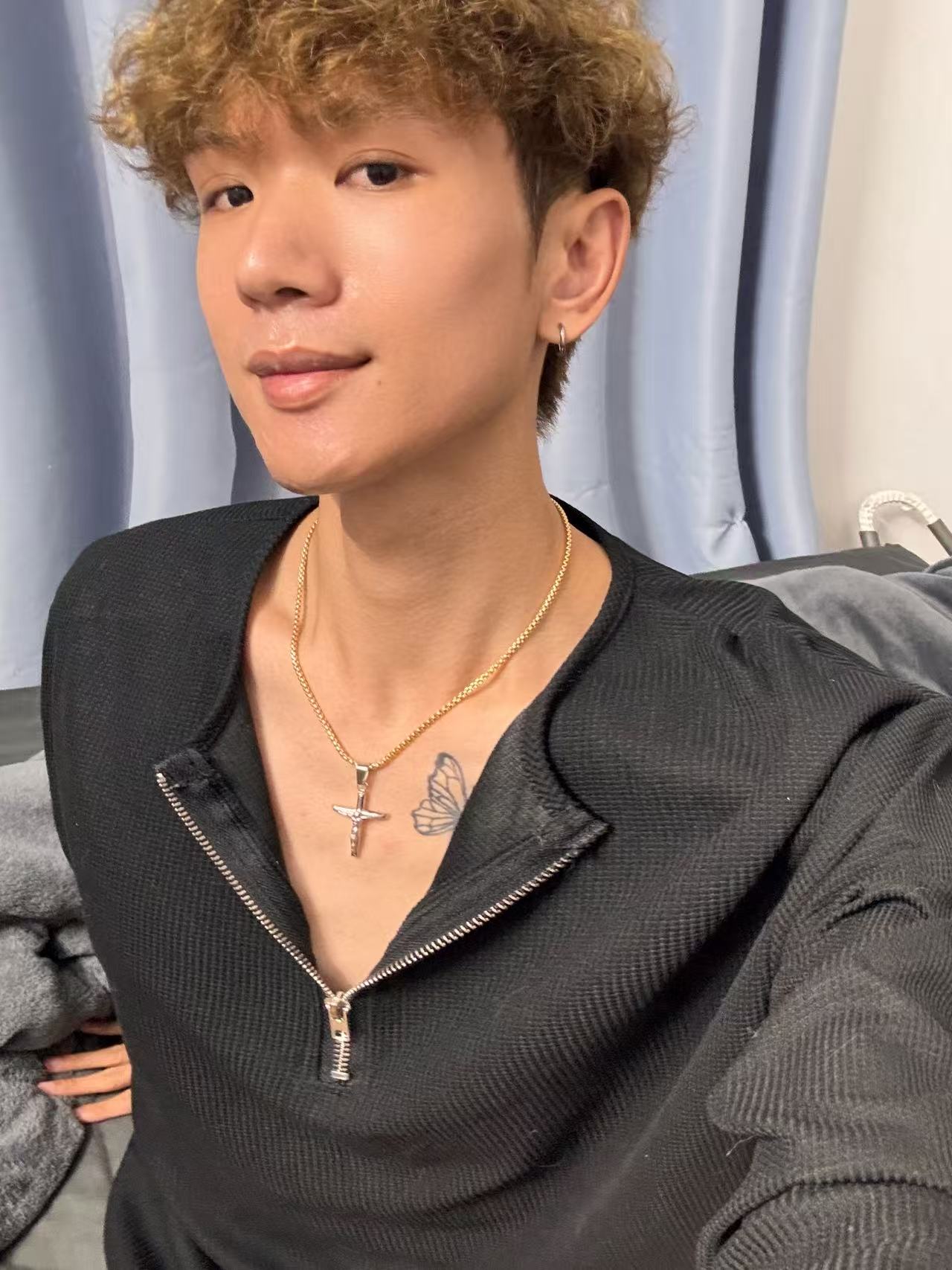 简约耶稣十字架吊坠