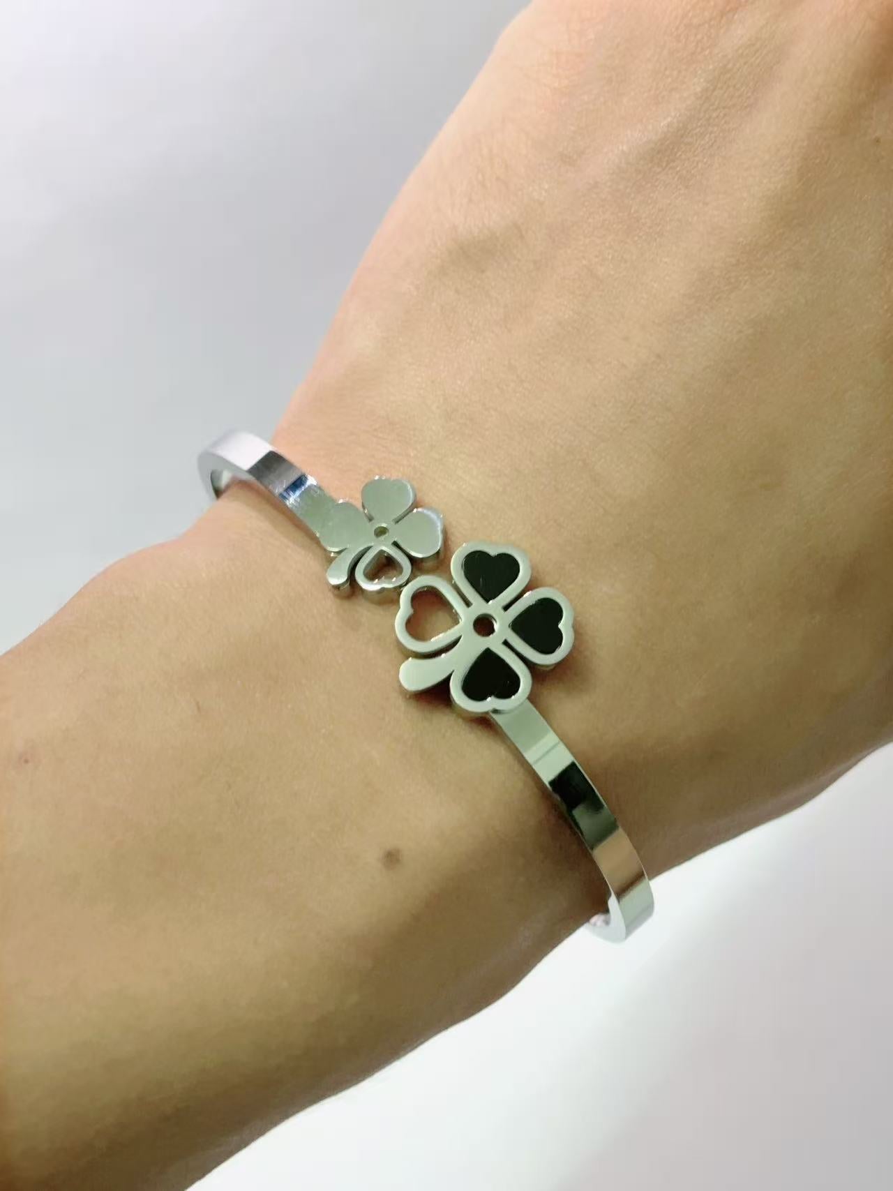双四叶草手镯